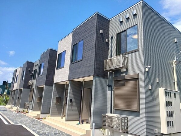 メゾン12朝来の物件外観写真